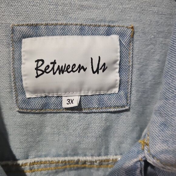 Between Us Jacket Blue Size 3X Distressed Denim Blue Jean Jacket Pearls - Picture 9 of 9